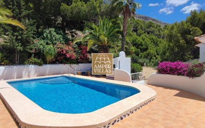 Soleado apartamento en la Sierra de Altea, con bonitas vistas.